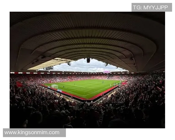 足球巨星告别赛现场见证传奇谢幕 激情与泪水交织成永恒记忆