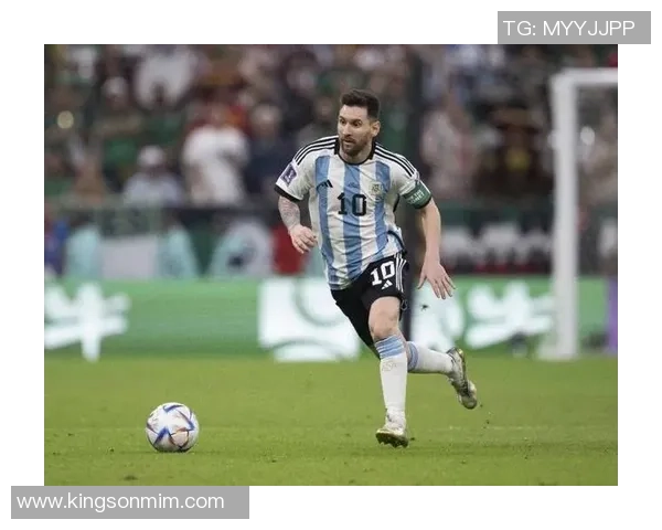 足球巨星经典瞬间回顾：那些永载史册的激情时刻与无畏拼搏