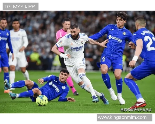 足球队伍中的球星究竟是谁 谁在赛场上闪耀光芒成就辉煌