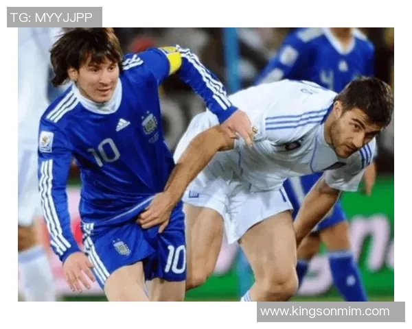 足球萌宠球星：这些球场上的可爱瞬间让你心动不已